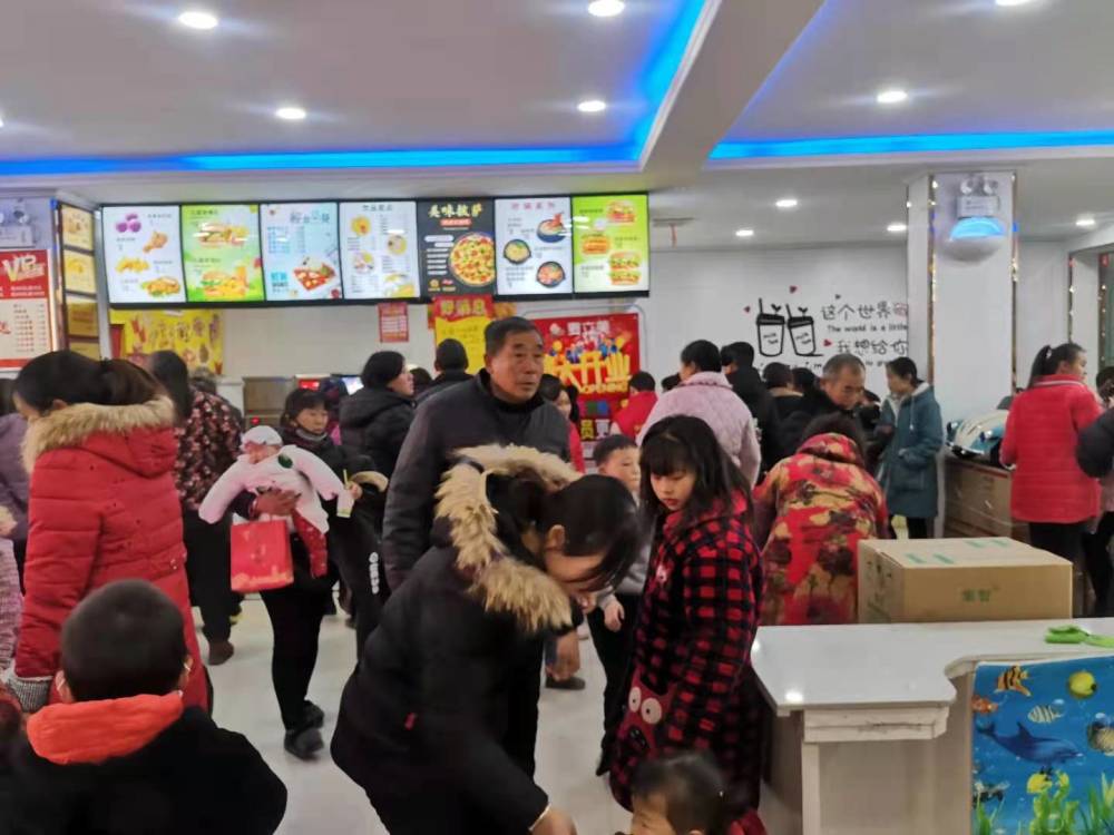 在城市早已饱和的炸鸡汉堡店,开到乡镇却是成本小客源