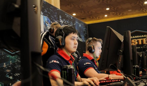 gambit取得胜利的两大要素队员之间的自律性异于常人的努力