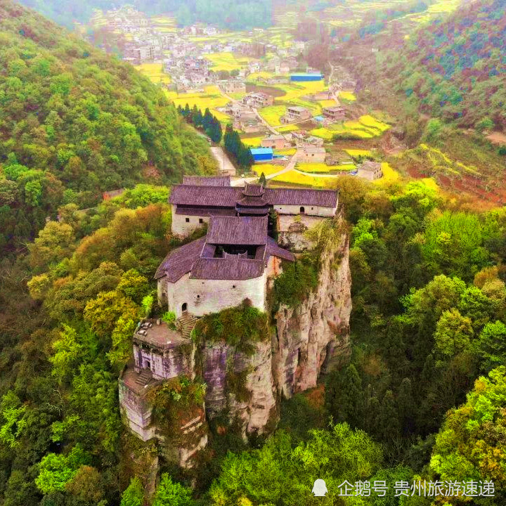 贵州安顺天台山,居然作石头上建房,史称"黔南第一山"