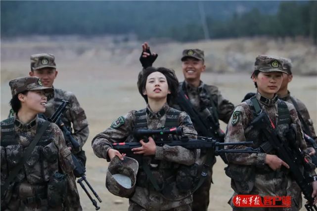 狙击手集训队2018年11月成为了一名话务女兵她服役于陆军第71集团军某