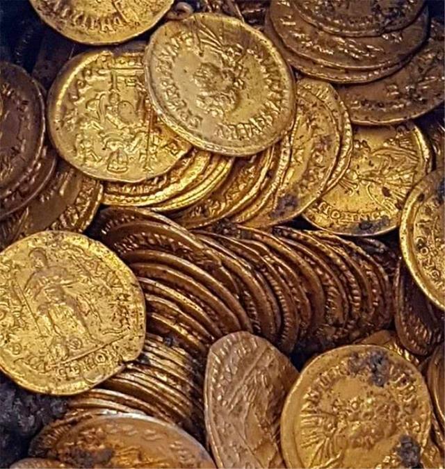 剧院施工时发现一罐古代金币,价值数千万元,专家:是古代银行的