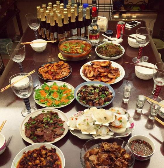 "林狗"林更新豪宅曝光,日常吃饭十几道菜,家中装修真的有品味