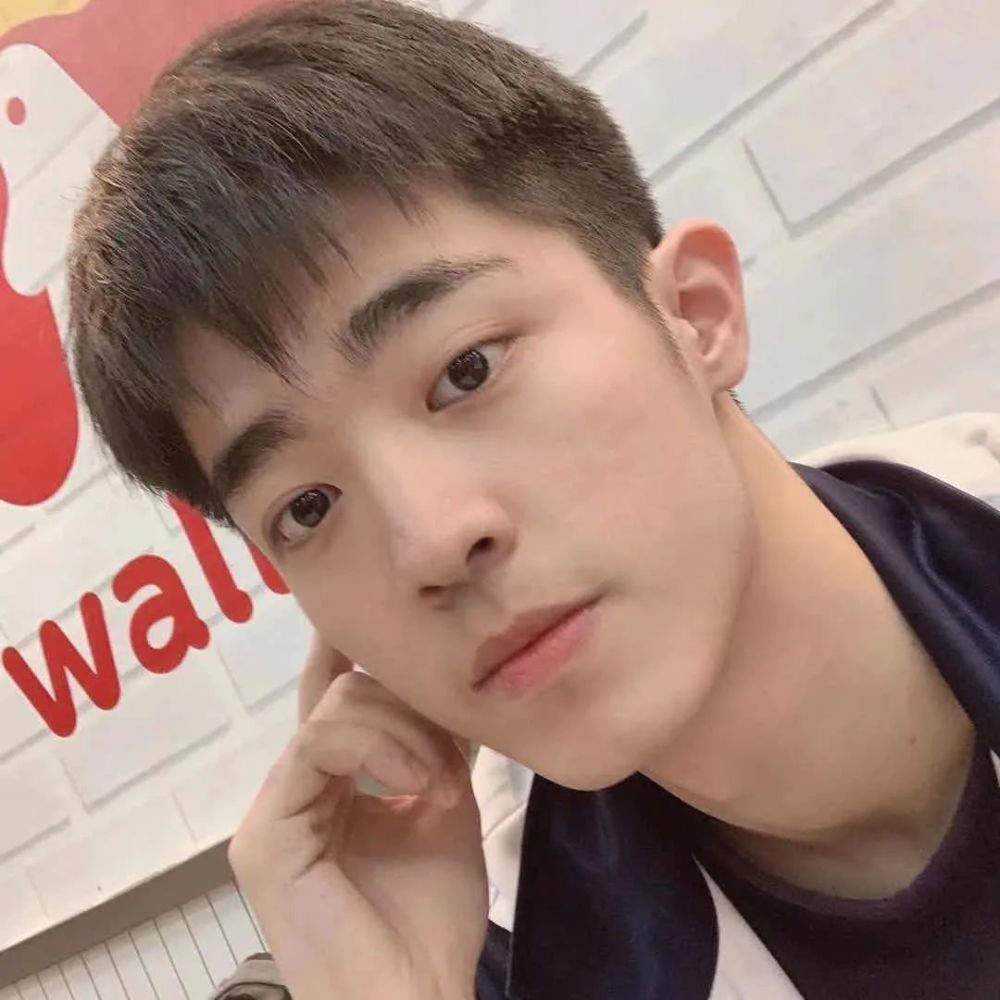 00后高三校草帅学弟,小奶狗弟弟也太可爱了!