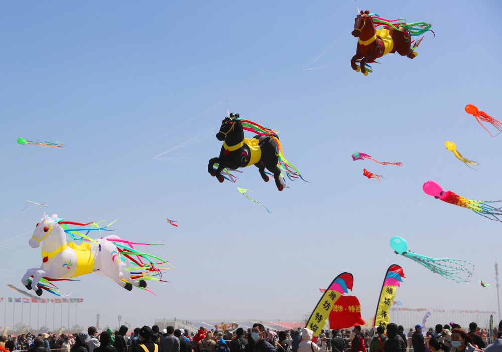 4月17日,第38届潍坊国际风筝会开幕式在山东省潍坊市滨海国际风筝放飞