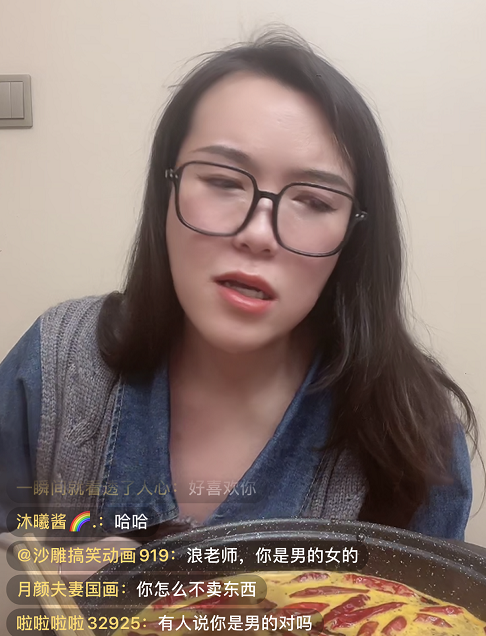 浪味仙直播吃火锅,被问泡泡龙29岁就过劳死,你是怎么看的?