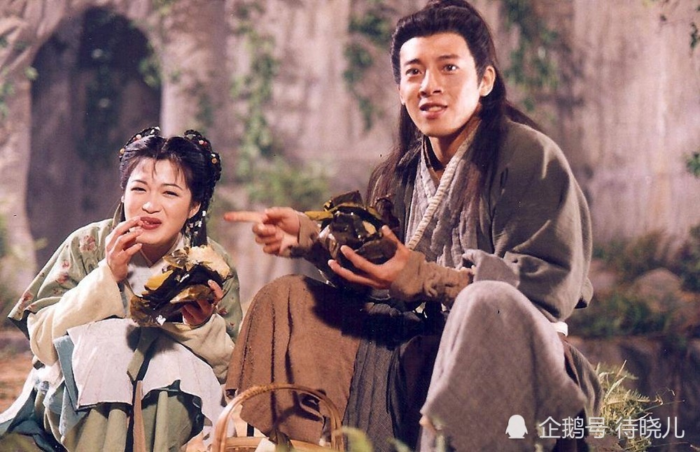 为什么华山派会来得那么巧,令狐冲,岳灵珊,劳德诺,岳不群等人都各扮演