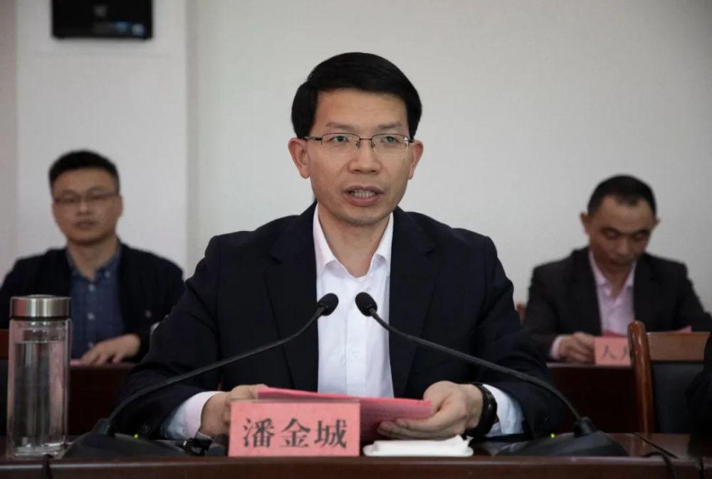 重磅!崇义县人民政府与北大金秋举行合作办学签约仪式