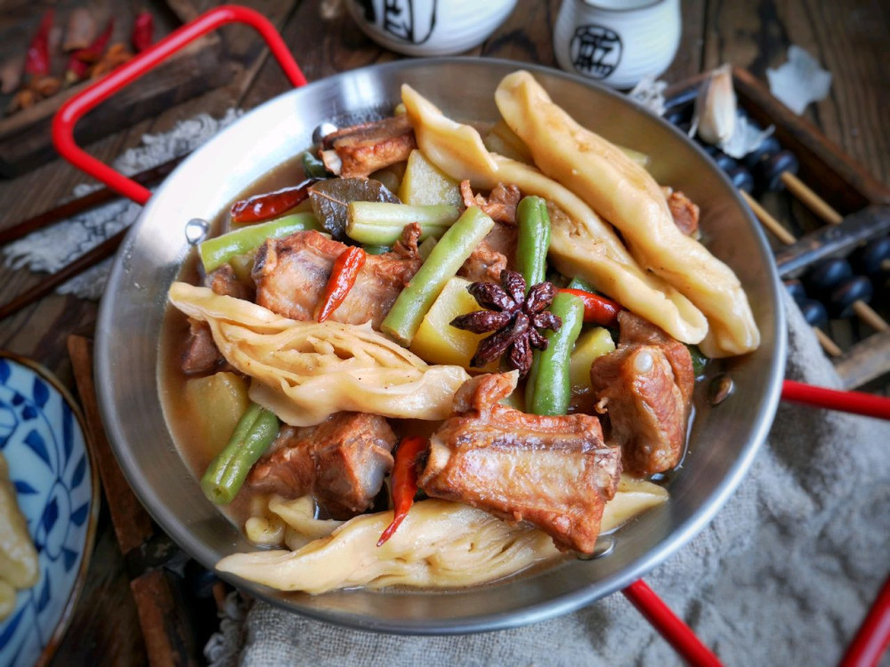 东北特色一锅出豆角排骨粘卷子主食配菜都齐全味道超赞