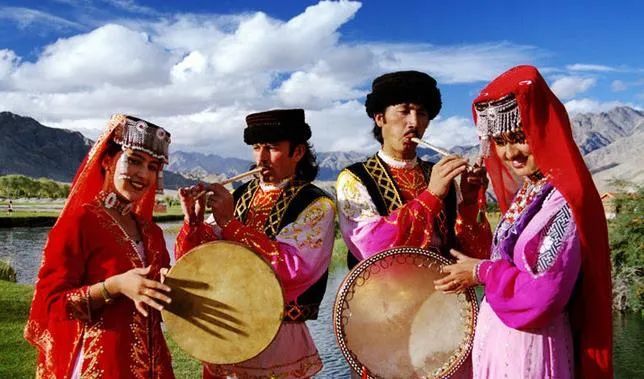 民族常识|56个民族服饰——塔吉克族服饰!