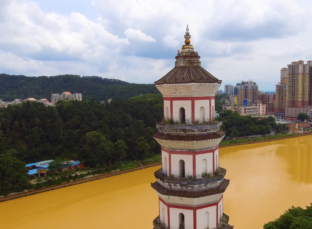 广东茂名高州宝光塔和鉴江河,真像黄河啊