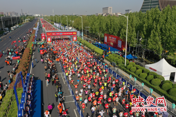 2021郑开马拉松赛鸣枪开跑!场面壮观|郑开国际马拉松