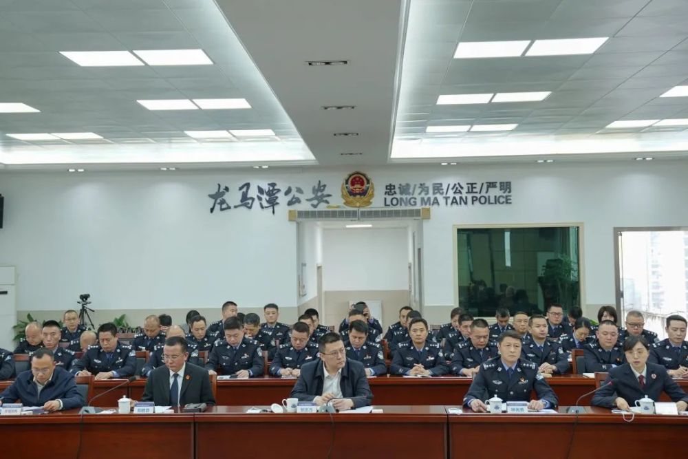 龙马潭区委书记靳地胜率队调研公安工作