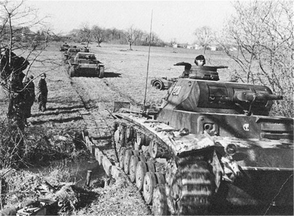二战德国的第一股钢铁洪流第一装甲师从19351940