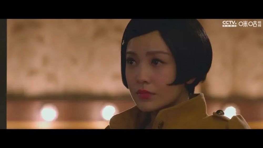 【影片详情】 洪门,电影场,租界,拍卖场,海滩,墓园……三代上海王