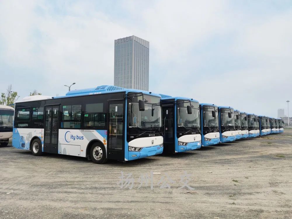 5级城市纯电动公交车,型号为 js6859ghbev1,采用2019年相同的涂装.