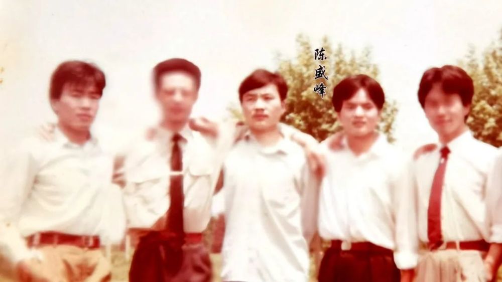 图 学生时代的陈盛峰 俞庸器于1992年病故.