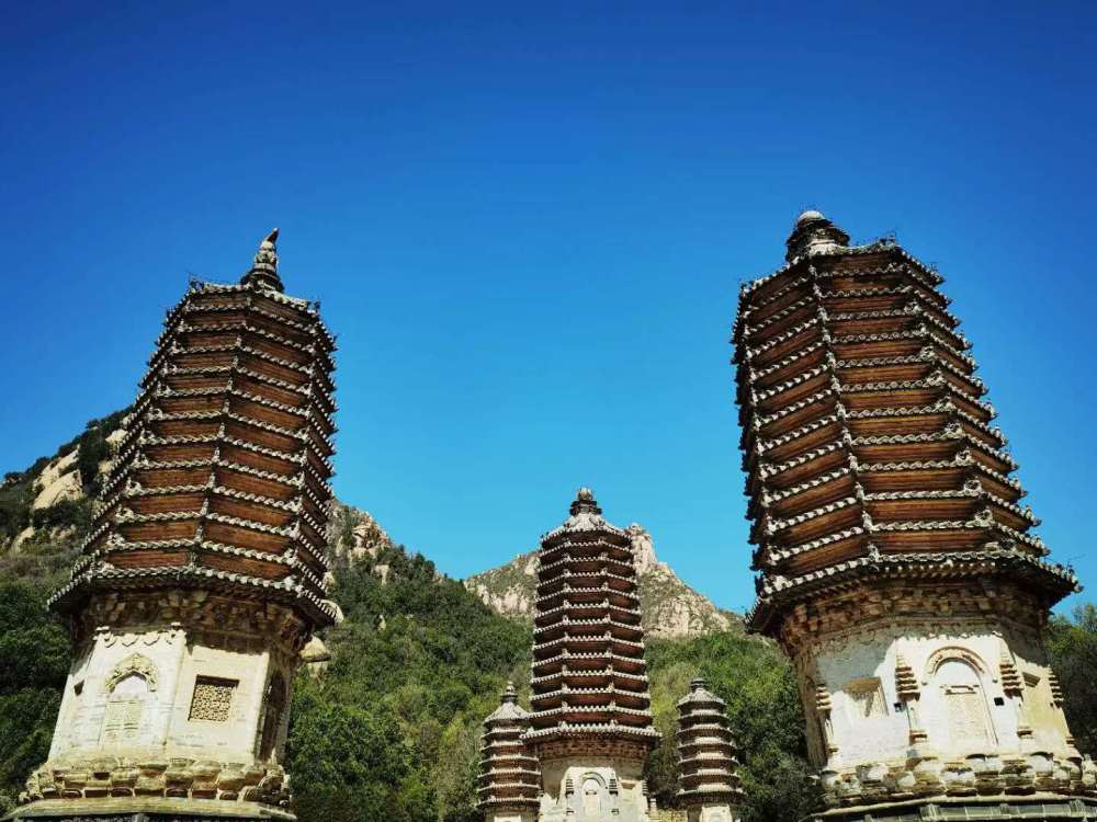 游北京银山塔林,访法华禅寺遗址,登银山一览众山小