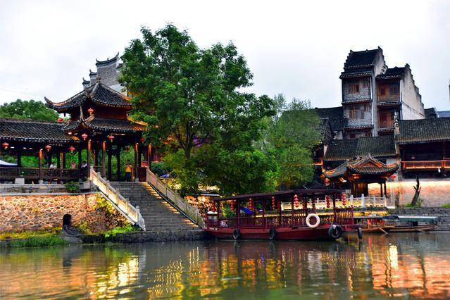 "湘楚西南门户",花垣县自然风光优美,旅游景点众多