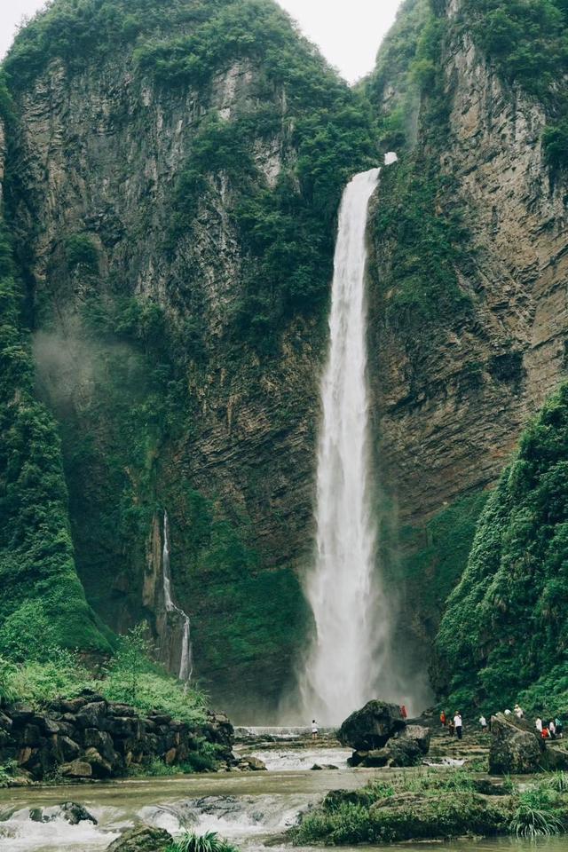"湘楚西南门户,花垣县自然风光优美,旅游景点众多