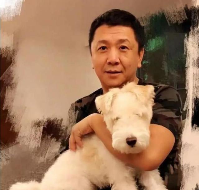 2010年,李小冉被孙东海用艾滋针头抵喉,李小冉大哭:放