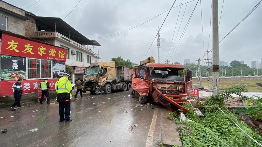 一辆抢险救援车七名指战员赶赴现场赤水市消防救援大队立即出动接警后