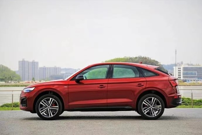 远比q5l清爽动感,帅气的溜背轿跑suv奥迪q5l sportback