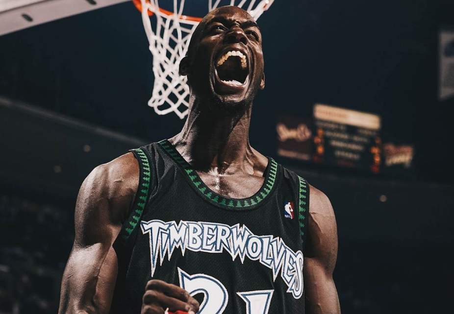 2004年狼王加内特有多强击败巅峰邓肯和奥尼尔获得常规赛mvp