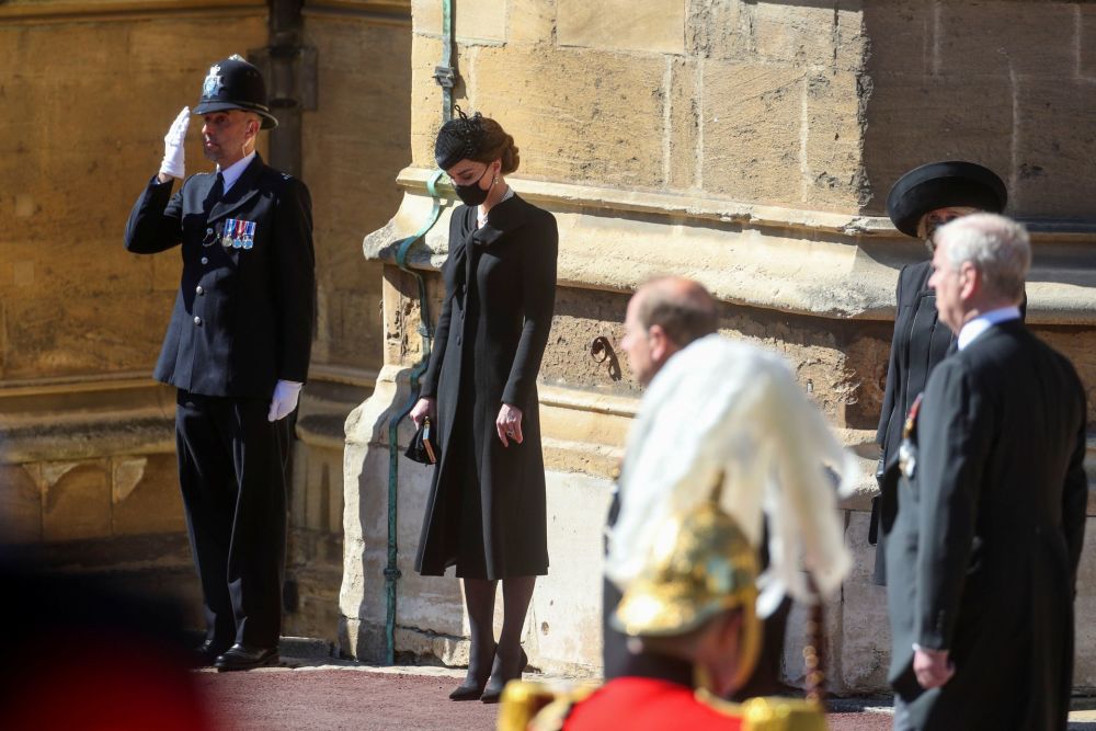 菲利普亲王葬礼,王妃凯特意外成焦点,佩戴的项链暗藏玄机