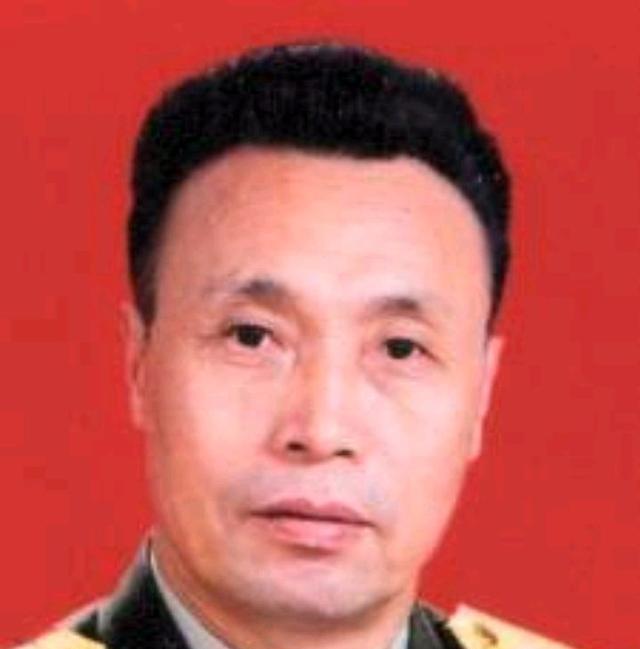 吴润忠:中将军衔,原成都军区副政委,曾主政"万岁军"38
