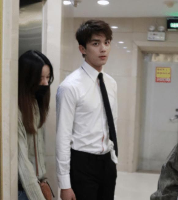 吴磊亲姐姐正面照曝光,看清楚样子后:这是几辈子修来的福气啊