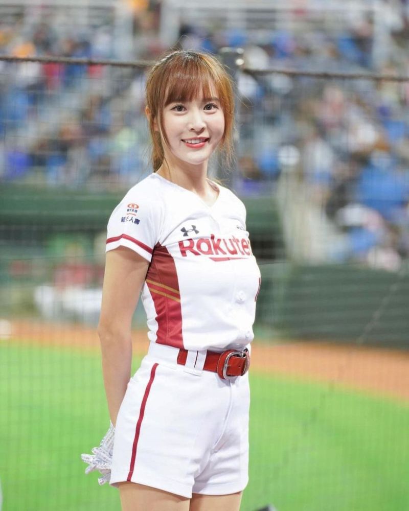 啦啦队女神孟洁深夜晒凸肚"米其林"照 揭背后原因网友