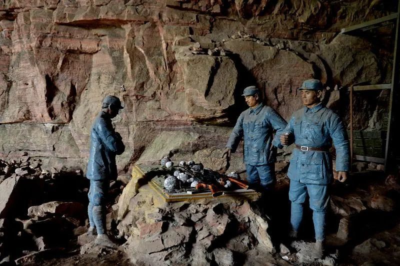 反映八路军兵工厂的蜡像