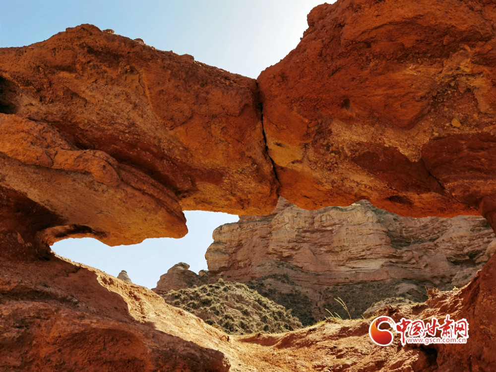 张掖平山湖大峡谷:丹山赤壁 驼铃悠悠(图)