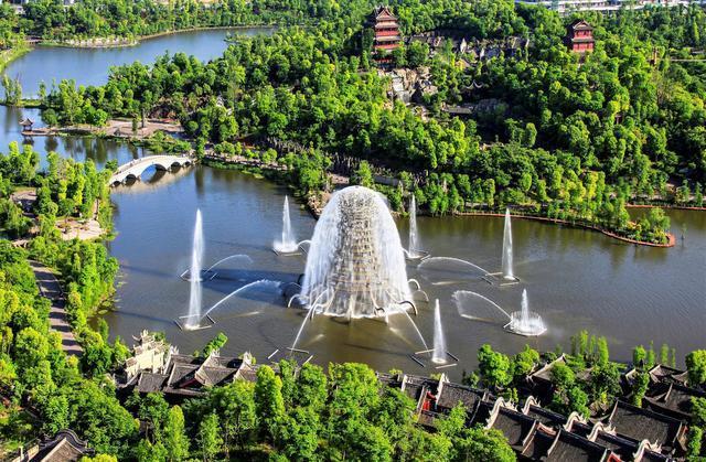 一,秀湖公园秀湖公园位于重庆市璧山老城区与绿岛新区的结合部,紧邻