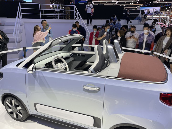 五菱宏光 mini ev cabrio 现场实拍:拉风敞篷设计