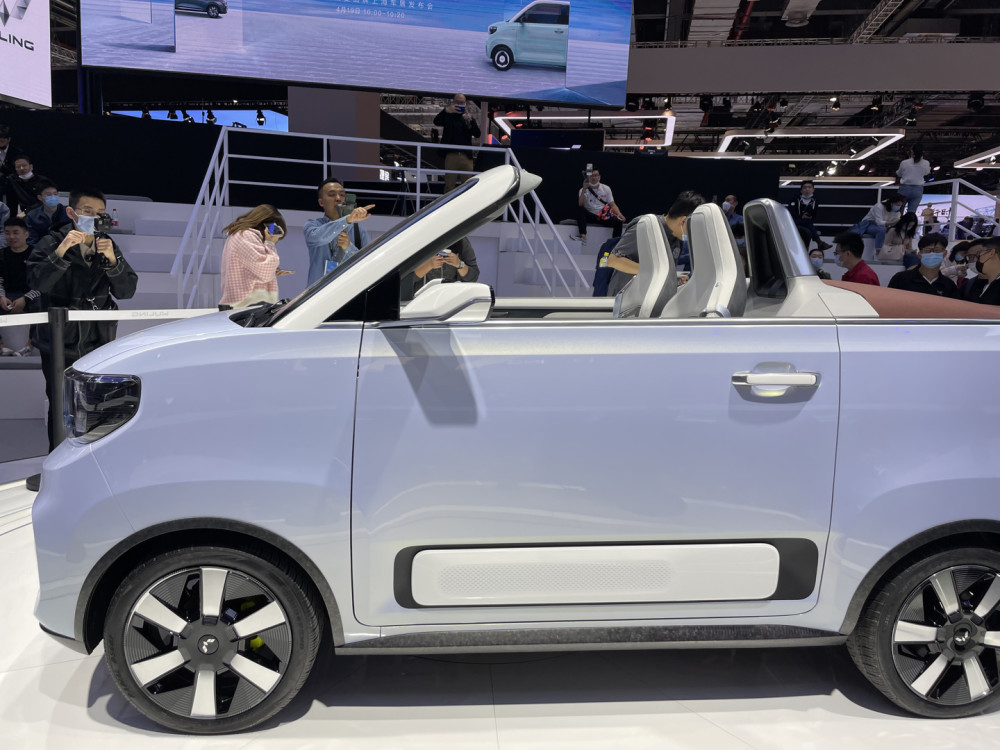 五菱宏光 mini ev cabrio 现场实拍:拉风敞篷设计