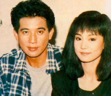 1986年琼瑶将她的小说《烟雨濛濛》首次改编成电视剧,由刘雪华秦汉