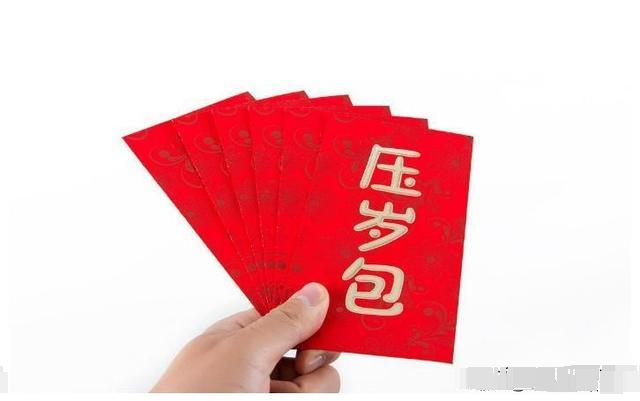 过年给母亲三千,她给孩子们发红包,老婆拆开女儿红包后掀了桌子