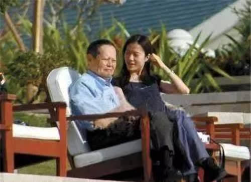 翁帆嫁大54岁的杨振宁,到底图什么?14年过去,她写的书