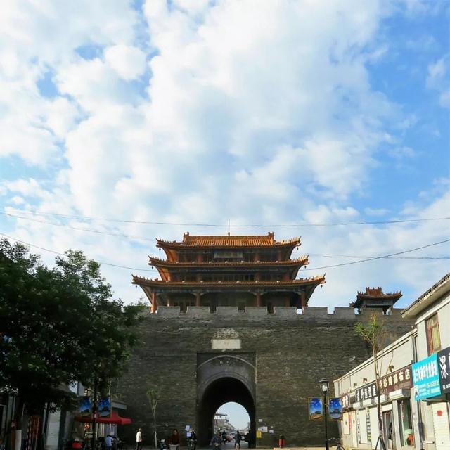 蔚县,位于河北省西北部的一个县城,距离北京