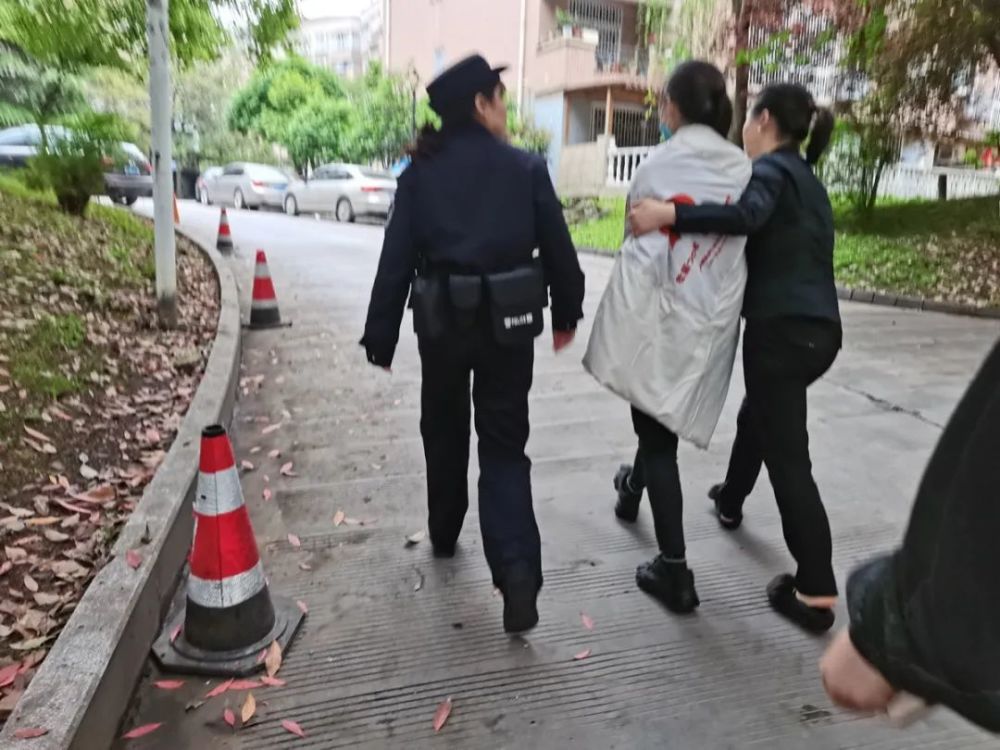 女子欲跳河遵义这名社区姐姐温情喊话