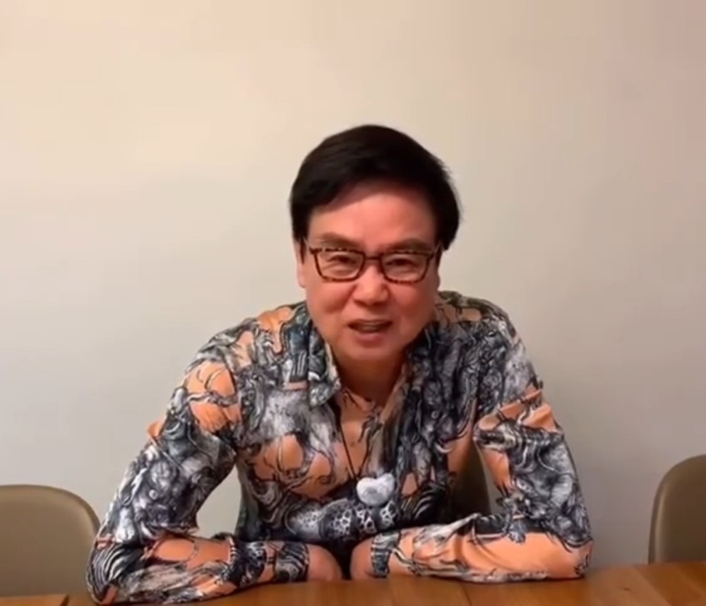 75岁黄百鸣晒近况精神矍铄面色红润与袁洁莹久违同框引回忆杀