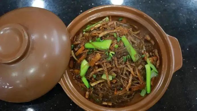 胡适一品锅,水汪汪的 绩溪水馅包等美食也值得一尝.