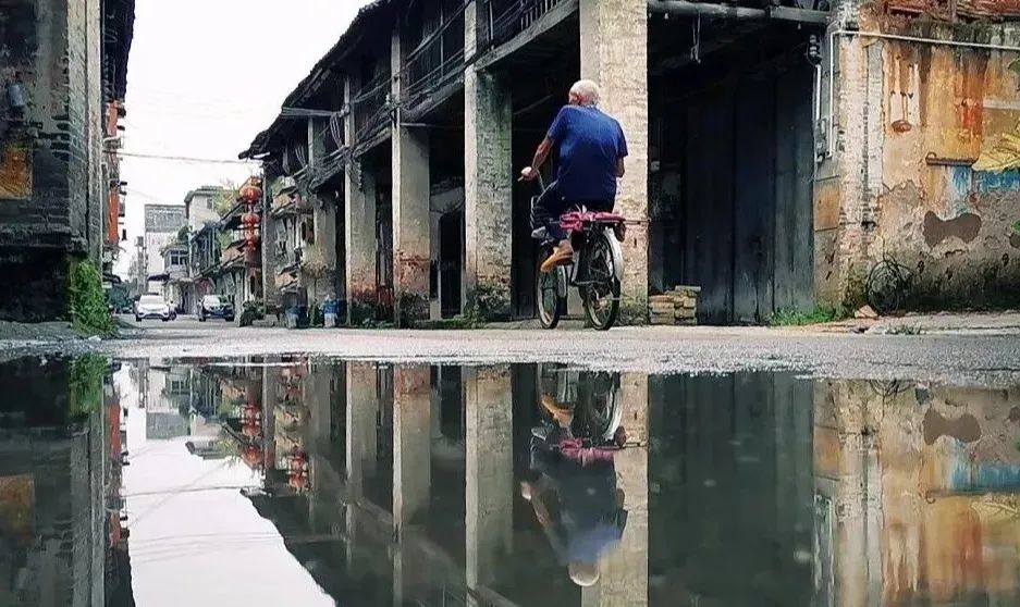 老街骑楼建于清末民国时期 白土老街宽窄巷子