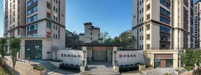 被业主怒砸售楼部沙盘的重庆北京城建龙樾生态城,后续消息来了