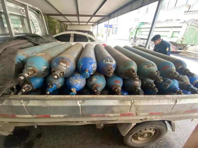 非法营运小货车满载一车氧气瓶,结果是…_腾讯新闻