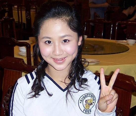 杨紫为妈妈庆生晒合照,被夸没整容?粉丝真会自欺欺人