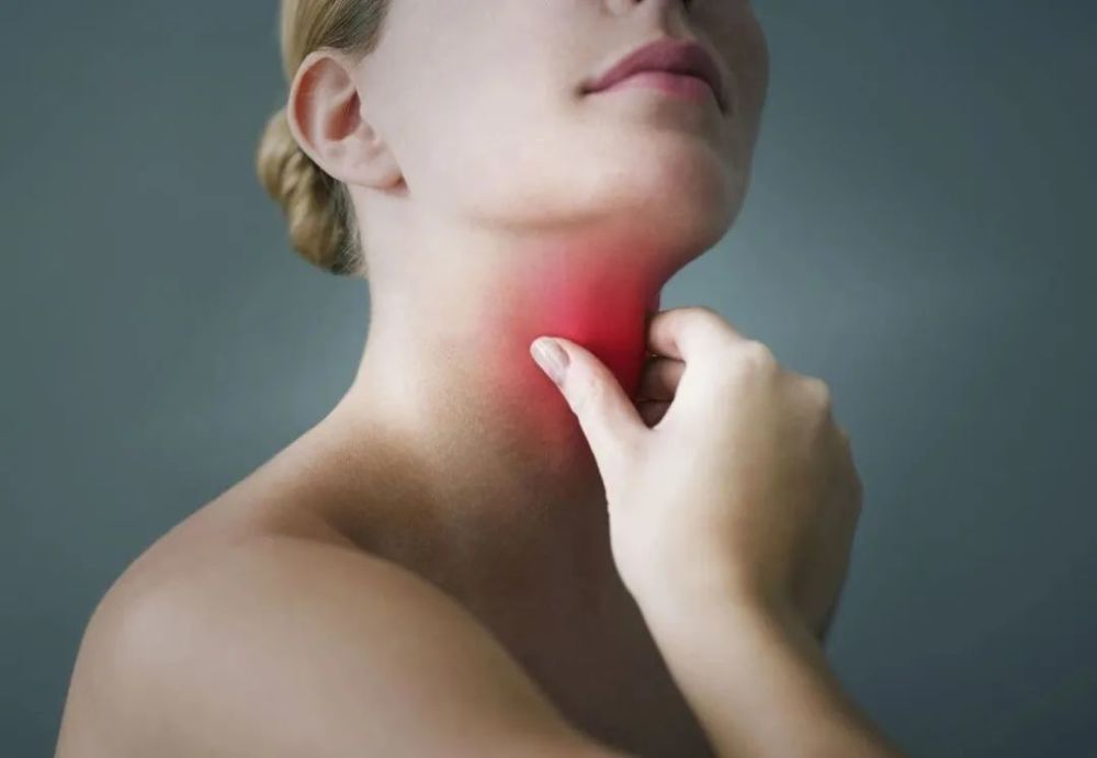 1,脖子肿大 现在很多人出现脖子肿大时都觉得可能是喉咙出现了问题