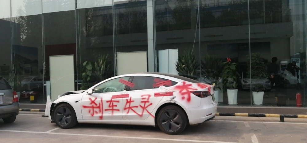 上海车展特斯拉维权事件的背景:发生在两月前的一起刹车失灵事故
