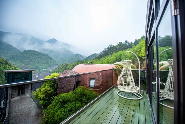 说到住宿,那一定要选择一个温泉入户的民宿,景区内的鸟巢民宿一定是我